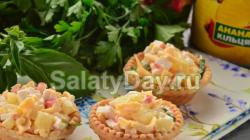 Tartlets with crab meat and cheese Tartlets with crab meat