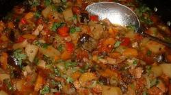Pui chakhokhbili cu cartofi
