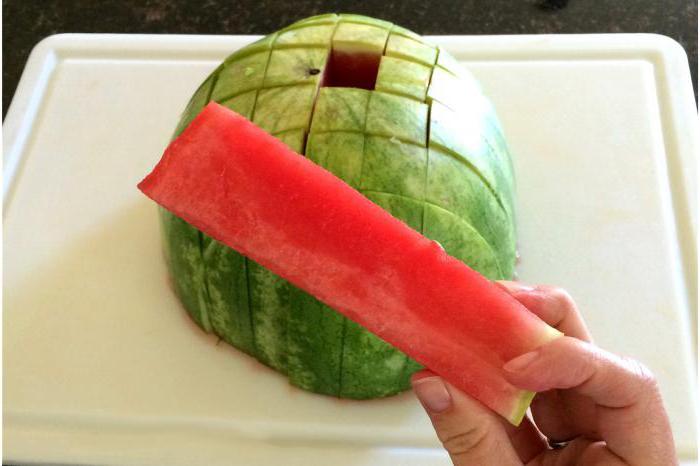 How to cut a watermelon beautifully.  Types of cutting and decoration of watermelon for the festive table.  Video - watermelon fruit salad