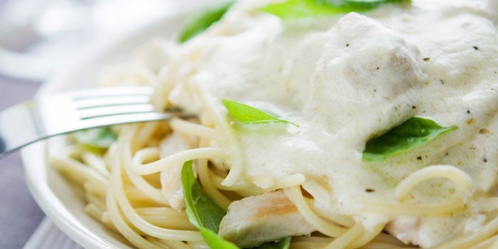 Comment faire une sauce à spaghetti.  Sauce au lait pour spaghetti.