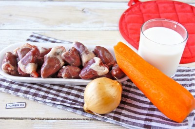 Chicken hearts in a creamy sauce.  Chicken hearts in a creamy cheese sauce.