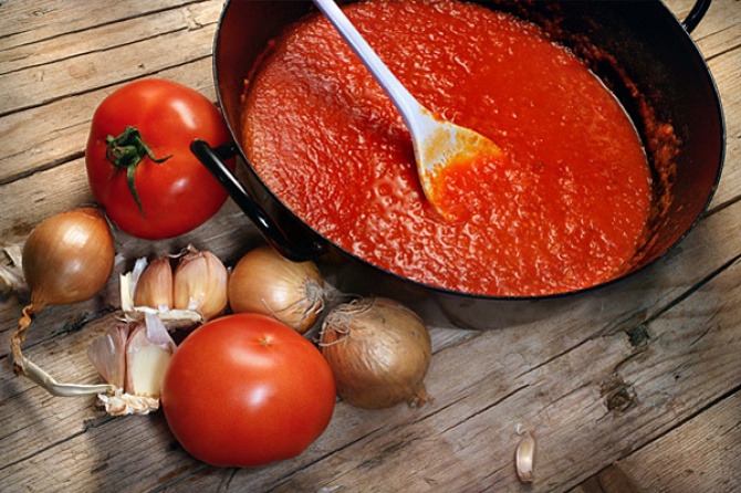 Πώς να μαγειρέψετε τον πελτέ ντομάτας στο σπίτι;  Συνταγή για την παρασκευή πελτέ ντομάτας.  Τοματοπολτός για το χειμώνα.